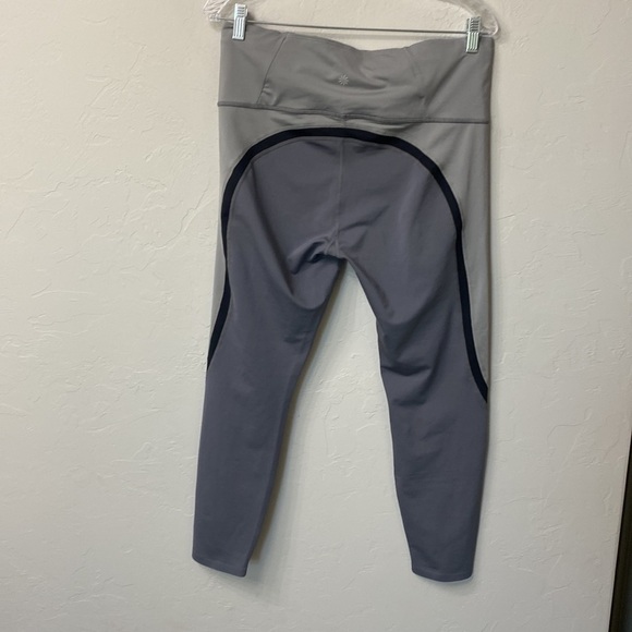 Athleta grey crop leggings size large. - Picture 7 of 14